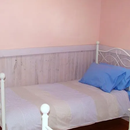 Maison Accueillante A Avec Piscine Partagee