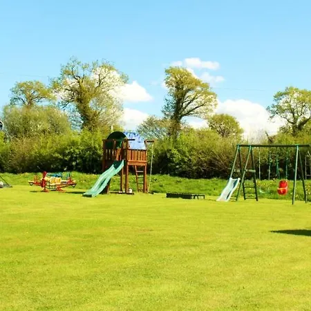 Maison Accueillante A Avec Piscine Partagee Ferienhaus Nehou