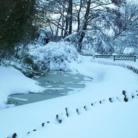 Maison Accueillante A Avec Piscine Partagee