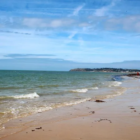 Maison Accueillante à Néhou Avec Piscine Partagée
