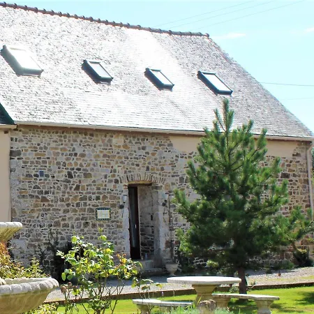 Maison Accueillante A Avec Piscine Partagee *