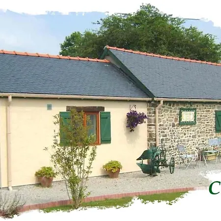 Maison Accueillante A Avec Piscine Partagee