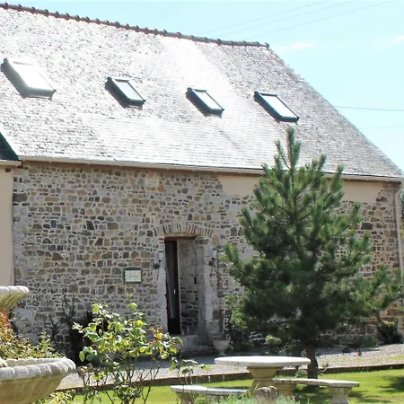 Semesterbostad Maison Accueillante A Avec Piscine Partagee *