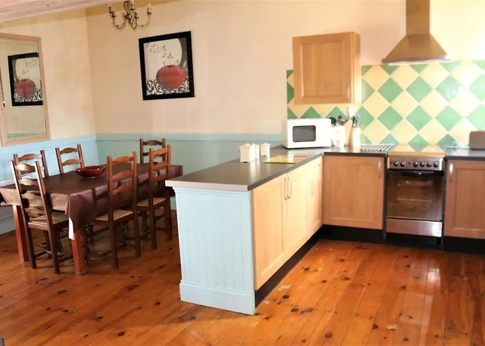 Casa de Férias Maison Accueillante à Néhou Avec Piscine Partagée