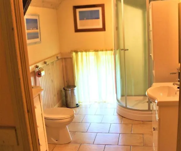 Maison Accueillante à Néhou Avec Piscine Partagée Casa de Férias Nehou