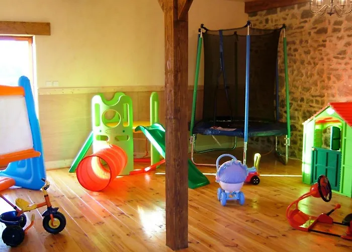 Casa de Férias Maison Accueillante à Néhou Avec Piscine Partagée