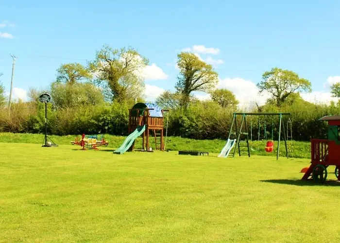 Maison Accueillante à Néhou Avec Piscine Partagée Casa de Férias Nehou