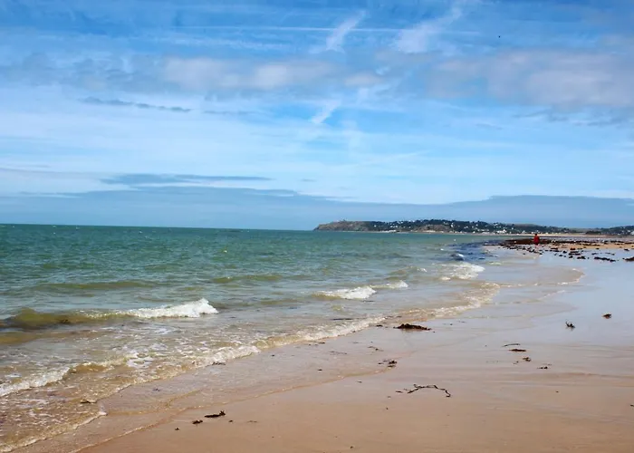 Maison Accueillante A Avec Piscine Partagee